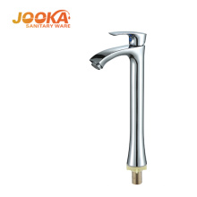 Grifo de baño de cromo de palanca única de moda grifo de agua alta del lavabo